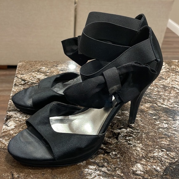 Metaphor Bow Heels - Picture 3 of 6